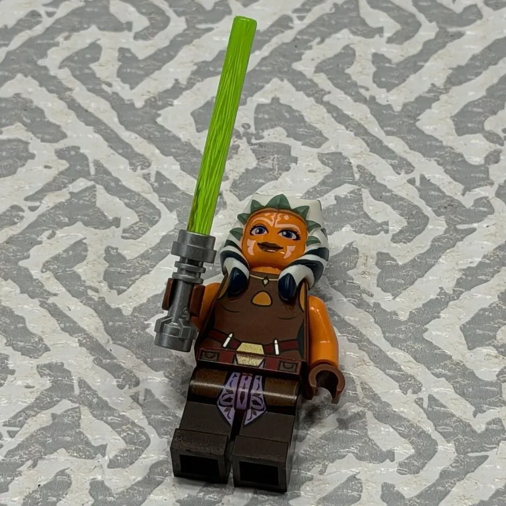 LEGO Star Wars Ahsoka Tano Minifigure sw0452 Padawan Clone Wars w/ 1 Lightsaber